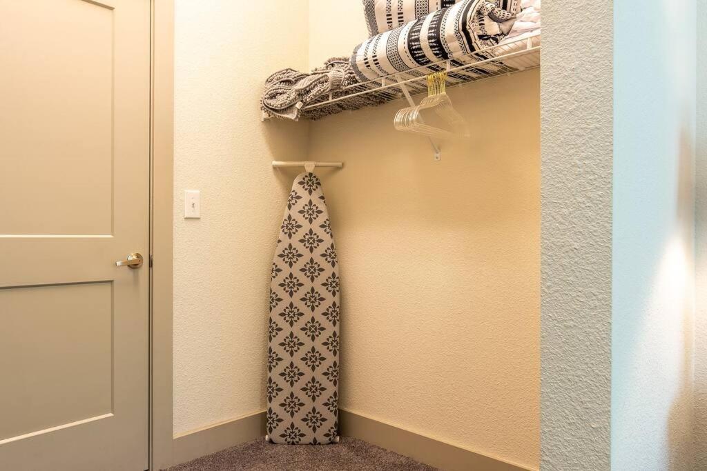 Beautiful Riverwalk Apt With Full Amenities, King Bed & Free Parking San Antonio Ngoại thất bức ảnh