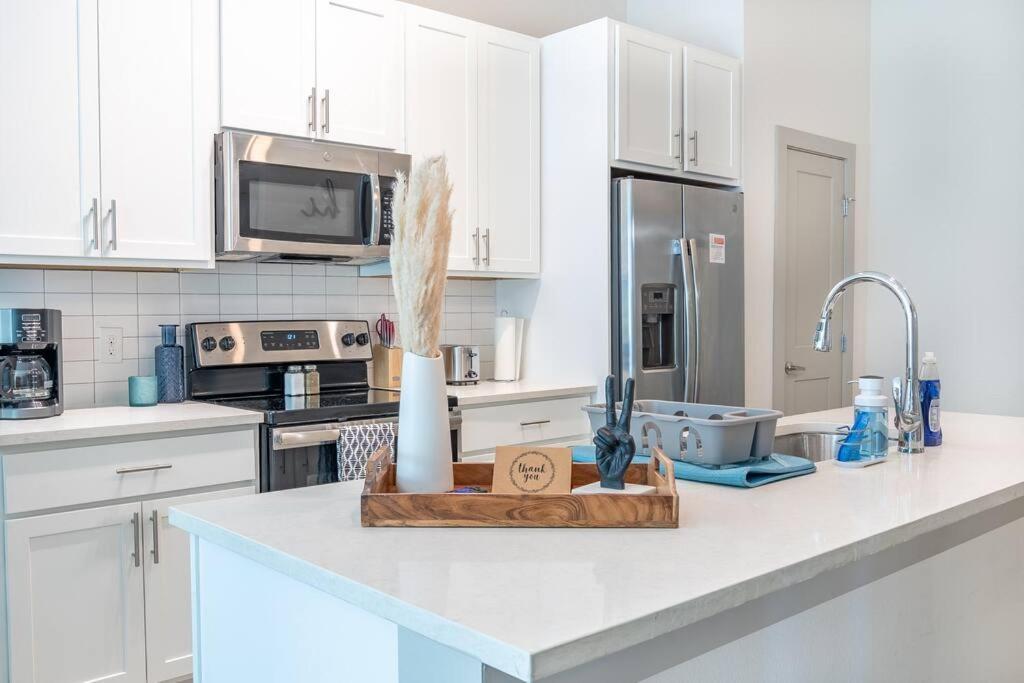 Beautiful Riverwalk Apt With Full Amenities, King Bed & Free Parking San Antonio Ngoại thất bức ảnh