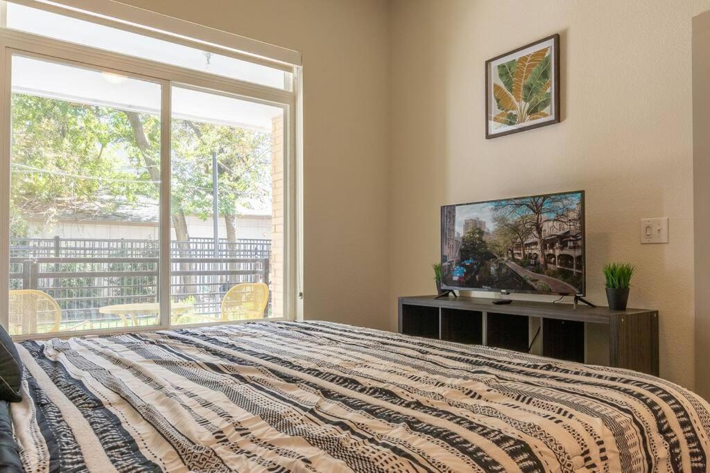 Beautiful Riverwalk Apt With Full Amenities, King Bed & Free Parking San Antonio Ngoại thất bức ảnh