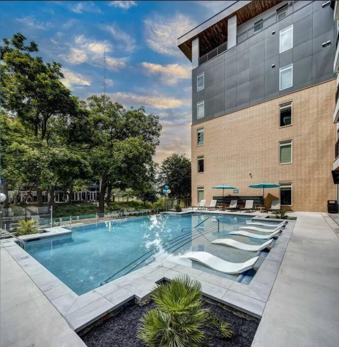 Beautiful Riverwalk Apt With Full Amenities, King Bed & Free Parking San Antonio Ngoại thất bức ảnh